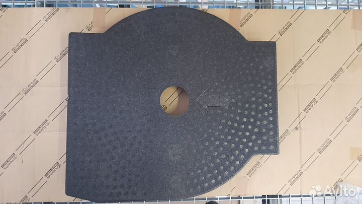 Крышка лотка запас/ колеса Toyota Camry 64779-3307