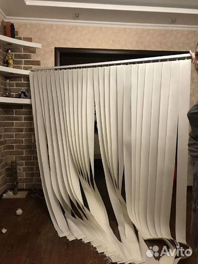 Жалюзи тканевые вертикальные с карнизом