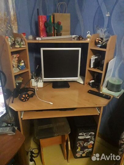 Угловой вместительный компьютерный столик бу