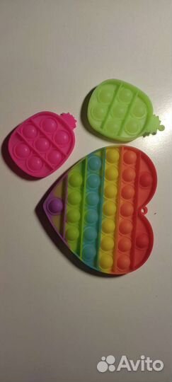 Игрушки попыты, значки, игрушки