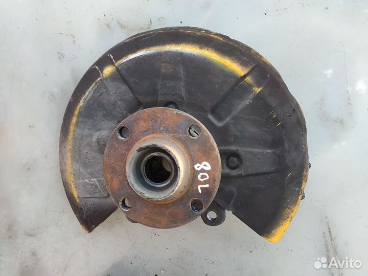 Передний поворотный кулак Ауди 80