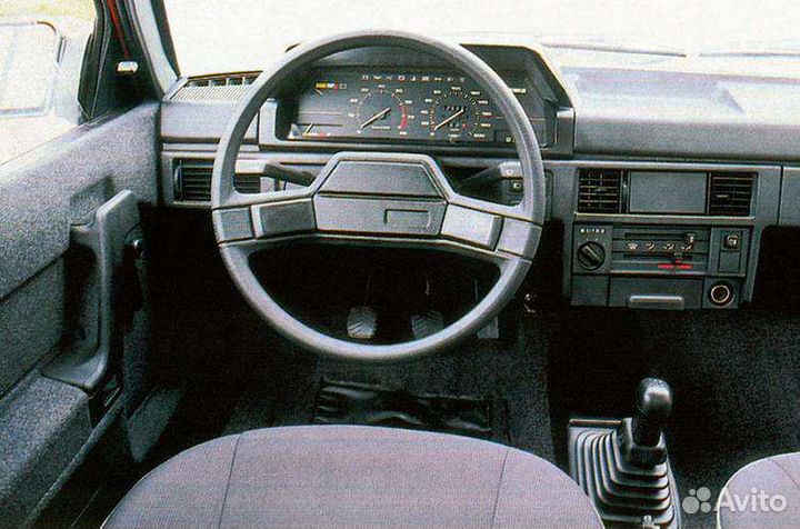 Кожух полка магнитолы радиоприемеика Москвич 2141