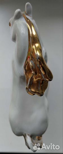 Фарфоровая статуэтка Конь лфз