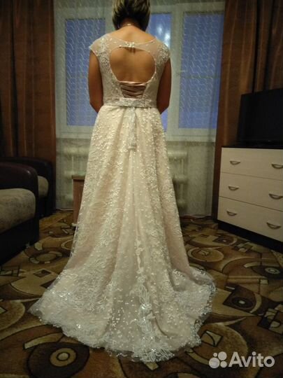 Свадебное платье со шлейфом