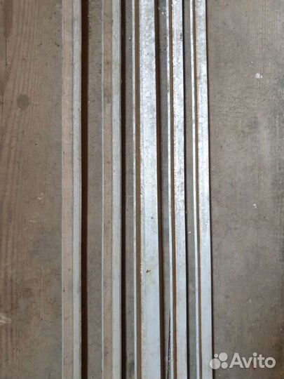 Уголок алюминиевый 10102