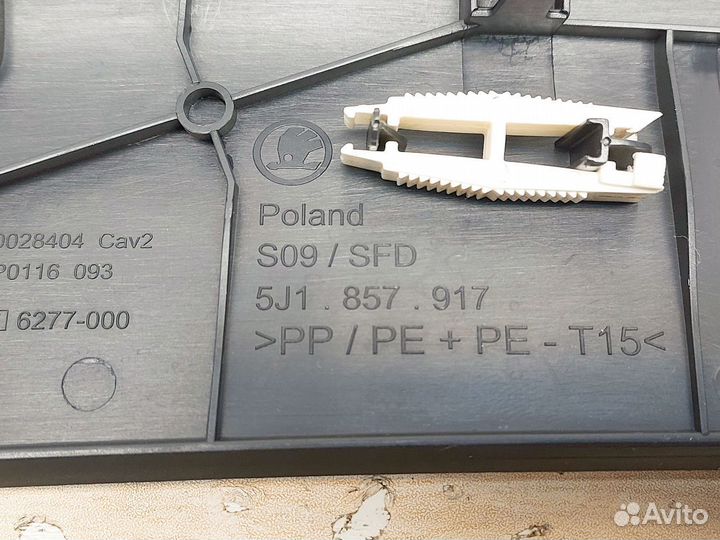 Крышка блока предохранителей Skoda Fabia 2