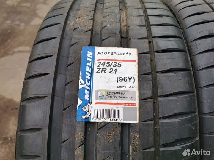 Michelin Pilot Sport 4 S 245/35 R21 и 285/30 R21 100ZR