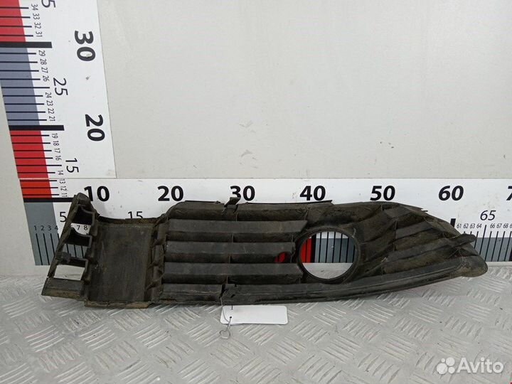 Решетка (заглушка) в бампер левая Volkswagen Passa