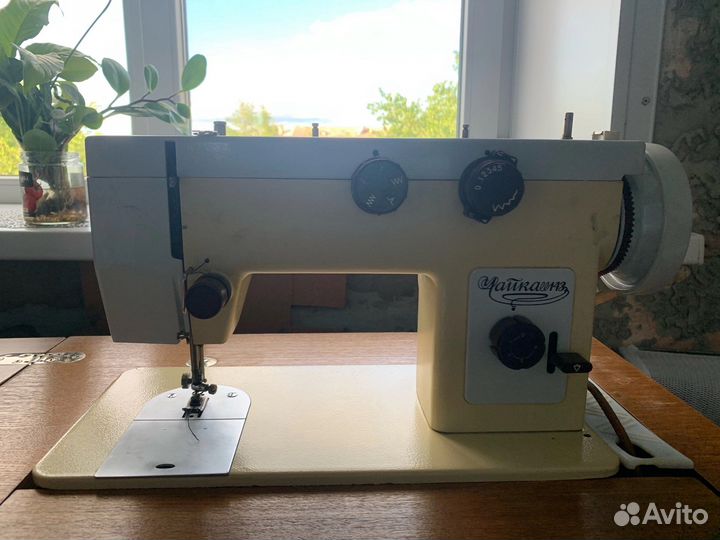 Швейная машинка в тумбе