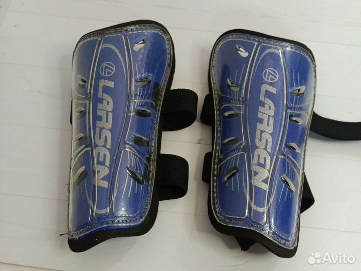 Щитки футбольные