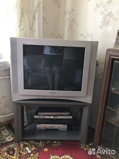 Телевизор и тумба