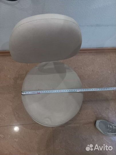 Стул для мастера педикюра