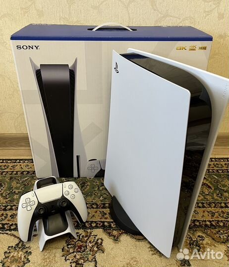 Почти новая PlayStation 5 с играми