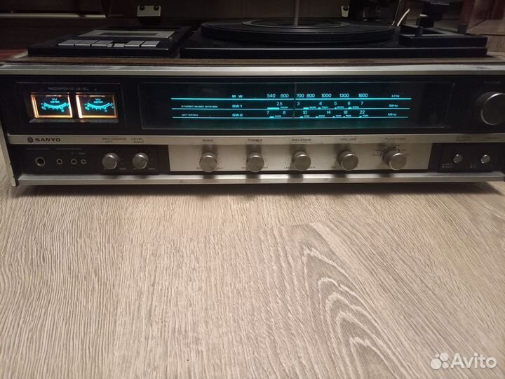 Музыкальный центр плита Sanyo