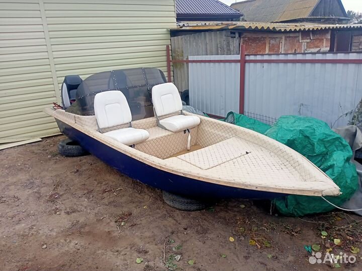 Пластиковая лодка Молния