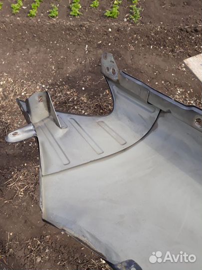 Крыло переднее