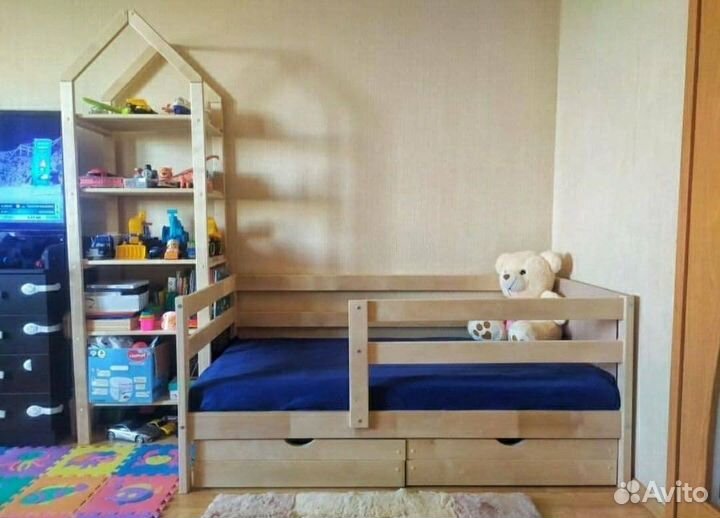 Детская кровать из натурального дерева
