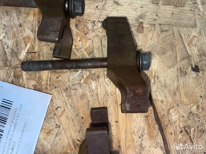 Держатель топливной форсунки Toyota Avensis