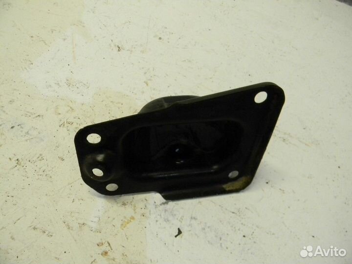 Кронштейн (п.з.к.) Octavia (A5 1Z) 2004-2013