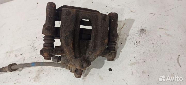 Задний тормозной суппорт правый honda cr-v 3