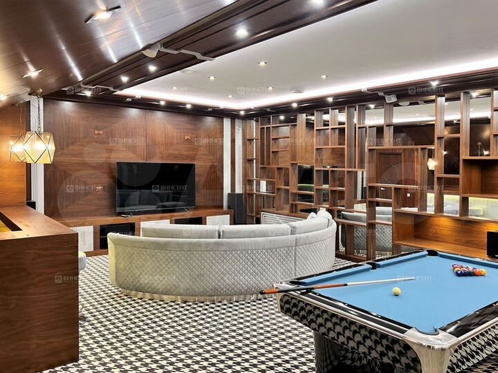 Дом 380 м² на участке 8 сот.