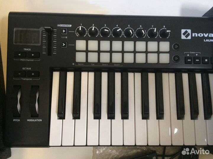 Novation Launchkey 25 MK2 и педаль stagg susped 5