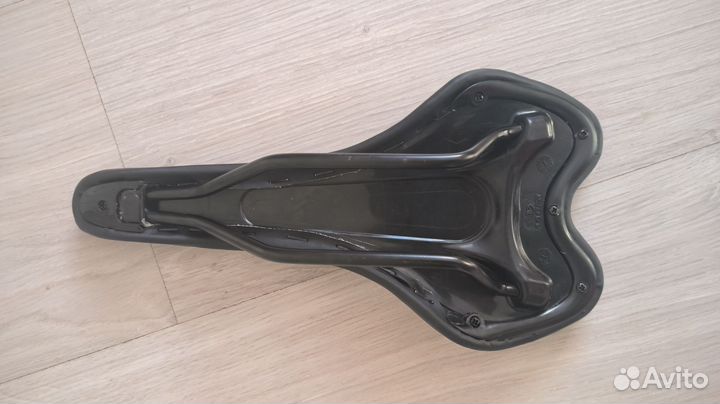 Седло для спортивного велосипеда