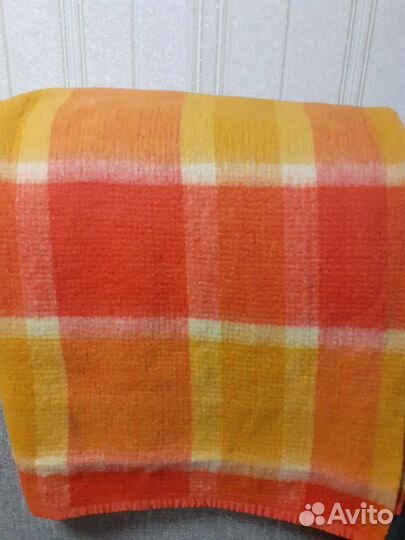 Одеяло 100 шерсть б/у.размер148200