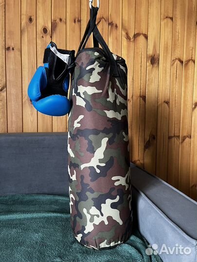 Боксерская груша и перчатки