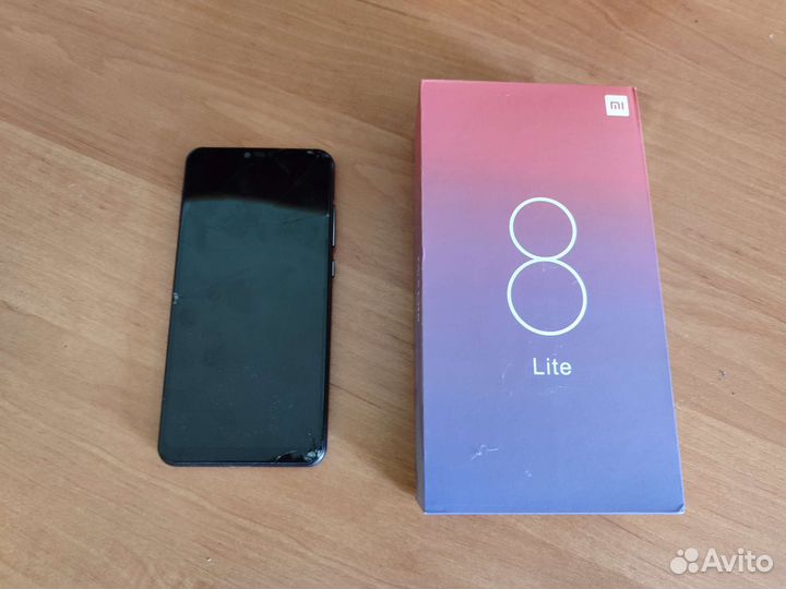 Телефон Xiaomi Mi 8 lite