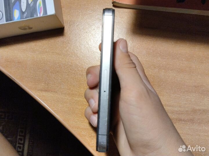 Телефон iPhone 4s