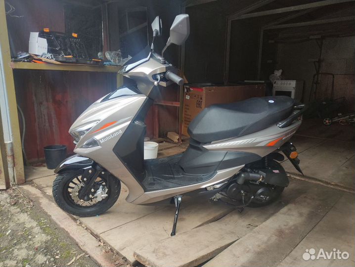 Продам скутер Motoland FS новый