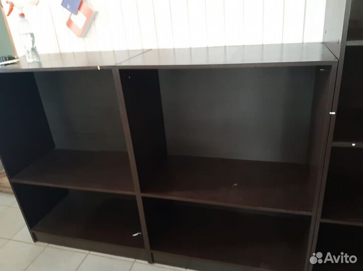 Стеллажи, полки, витрины