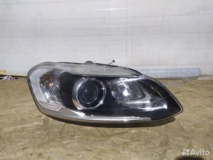Фара правая volvo XC60 2013-2017 31420258