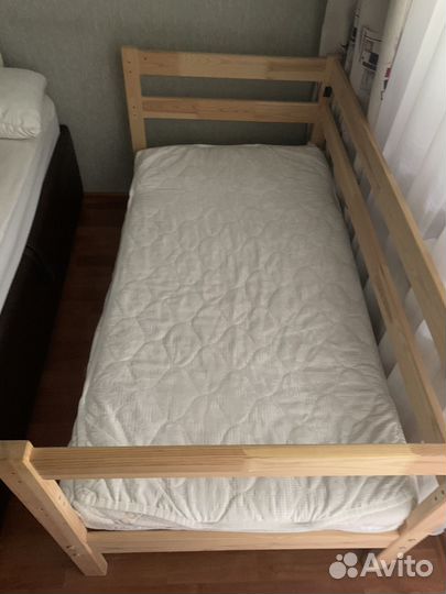Кровать детская 140 на 70 матрас и бортик