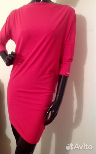 Модное фирменное платье в американском стиле фукси