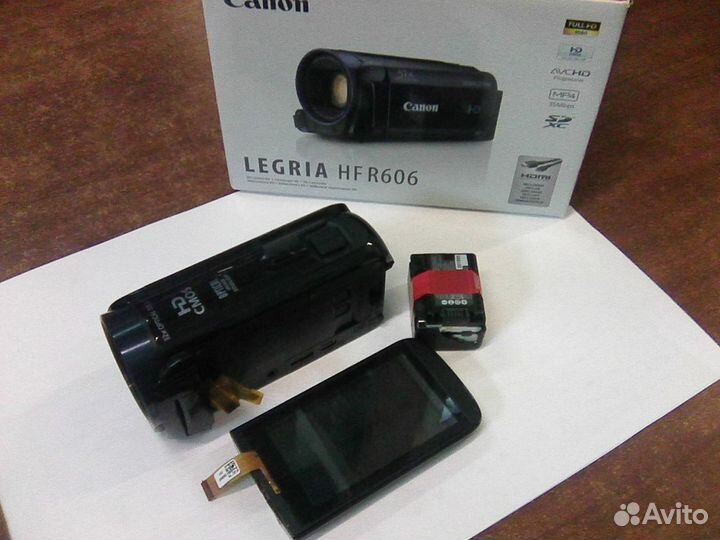 Продам цифровую видеокамеру Canon Legria HF R606