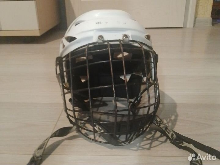 Хоккейный шлем