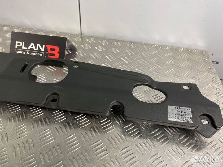 Накладка замка капота передняя Honda Cr-V RD5 2004