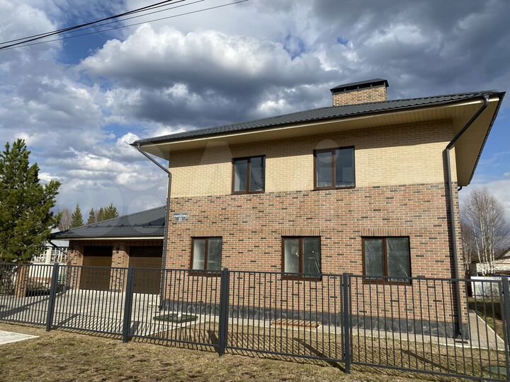 Дом 282 м² на участке 8,4 сот.