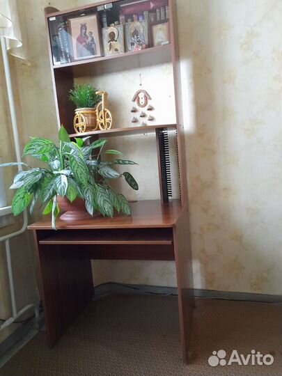 Компьютерный стол+украшение