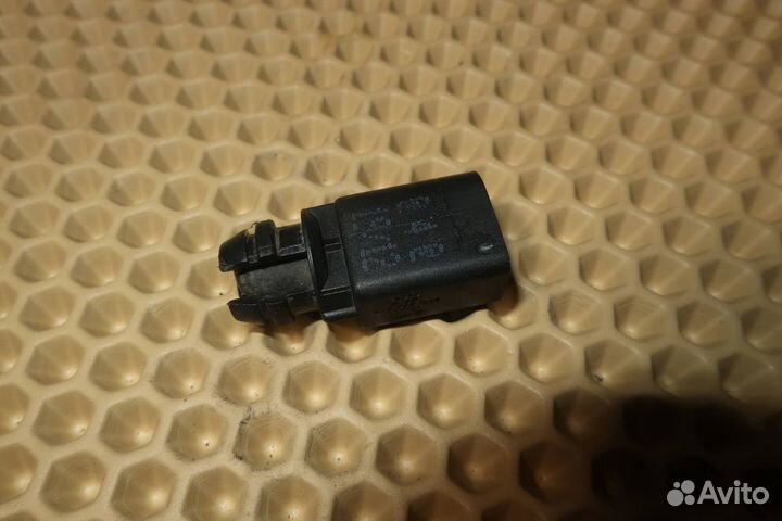 Датчик температуры воздуха 8Z0820535 Volkswagen