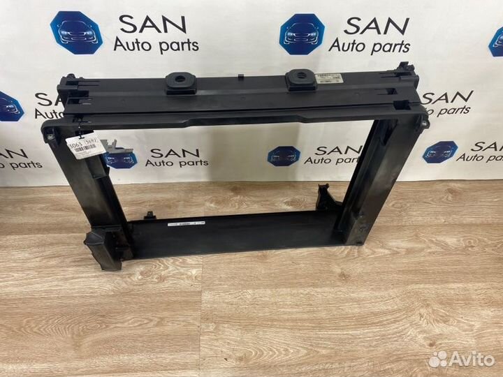 Рамка радиатора Bmw 5 F10 N52B25 2011