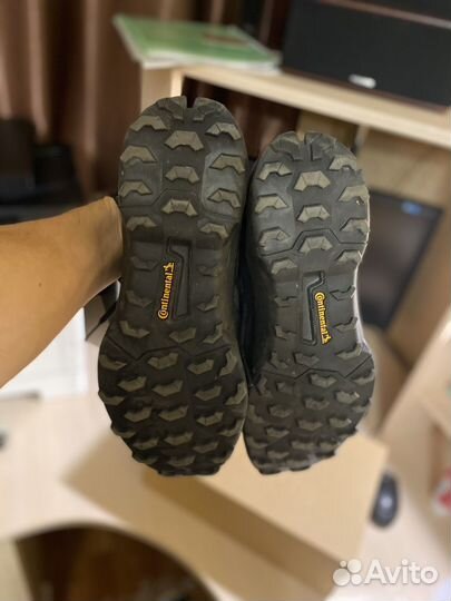 Продам кроссовки adidas terrex