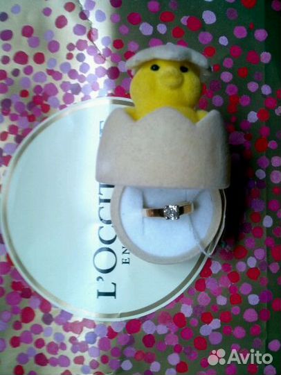 Кольцо с бриллиантом