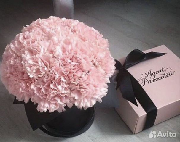 Розовые белые гвоздики