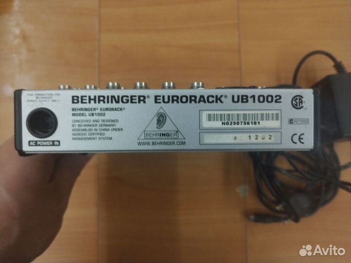 Микшерный пульт Behringer Eurorack UB1002