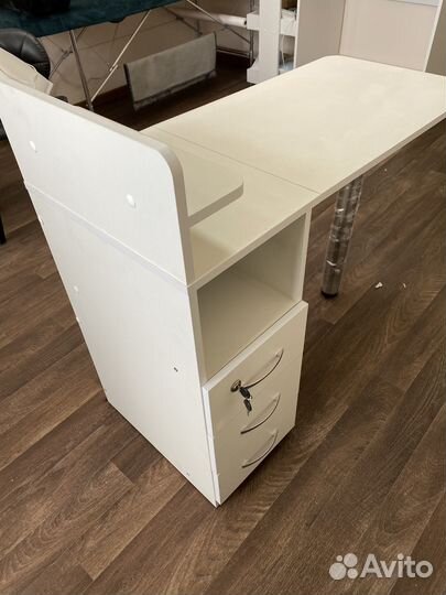 Маникюрный стол складной