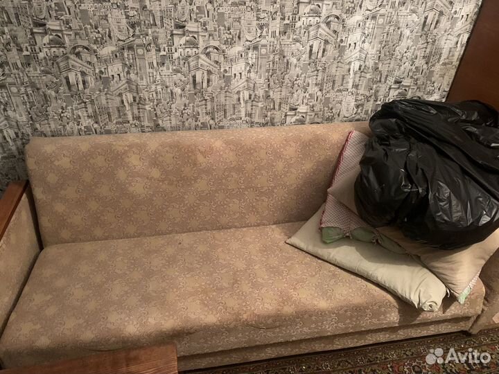 Шкаф,столы,сервант,диван