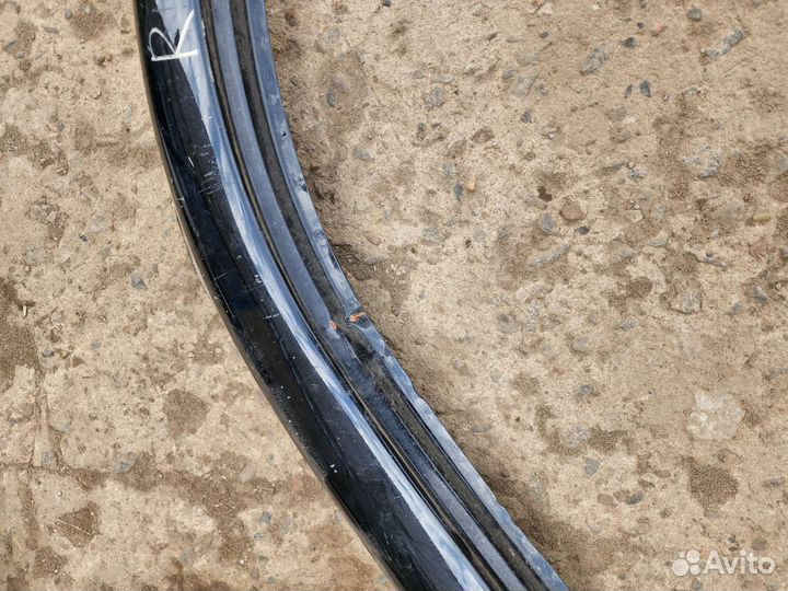 Правая стойка лобового стекла на Тойота Прадо 120